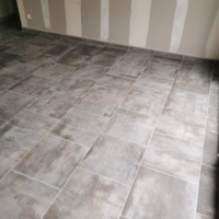 Création d'une chappe traditionnel et pose du carrelage au sol avec bac à l'italienne salle de bain