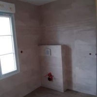 Réalisation d'une salle de bain, avec un bac a douche a l'italienne et WC suspendu