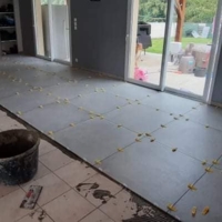 Pose d'un carrelage 90x90 sur un ancien carrelage - Pendant