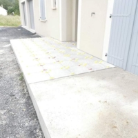 Carrelage extérieur avec une création de chappe pour le rejet d'eau vers l'extérieur