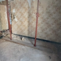 Rénovation dans une ancienne maison avec ouverture de mur porteur et dallage béton