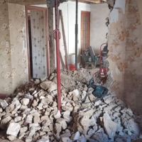 Rénovation dans une ancienne maison avec ouverture de mur porteur et dallage béton