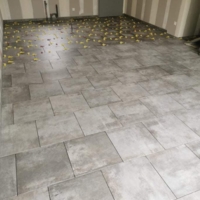 Création d'une chappe traditionnel et pose du carrelage au sol avec bac à l'italienne salle de bain