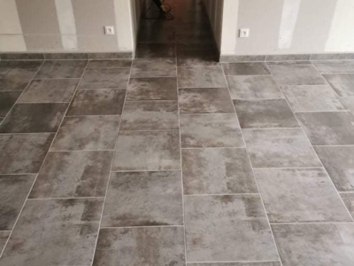 Création d'une chappe traditionnel et pose du carrelage au sol avec bac à l'italienne salle de bain