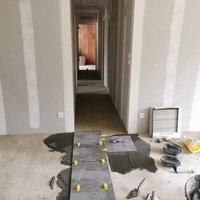 Création d'une chappe traditionnel et pose du carrelage au sol avec bac à l'italienne salle de bain